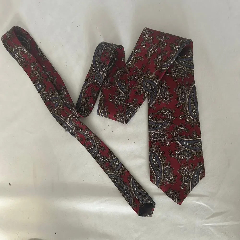 Harold Red Blue Paisley Silk Handmade Tie USA Vintage Classic Wide Necktie